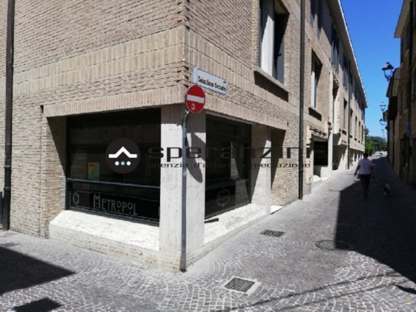 negozio in affitto a Fano