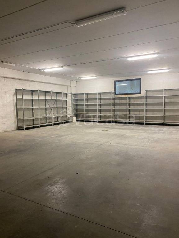 locale commerciale in affitto a Fano