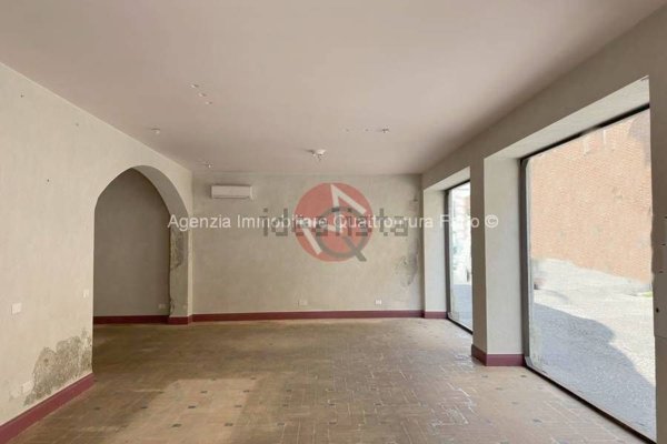 locale commerciale in affitto a Fano