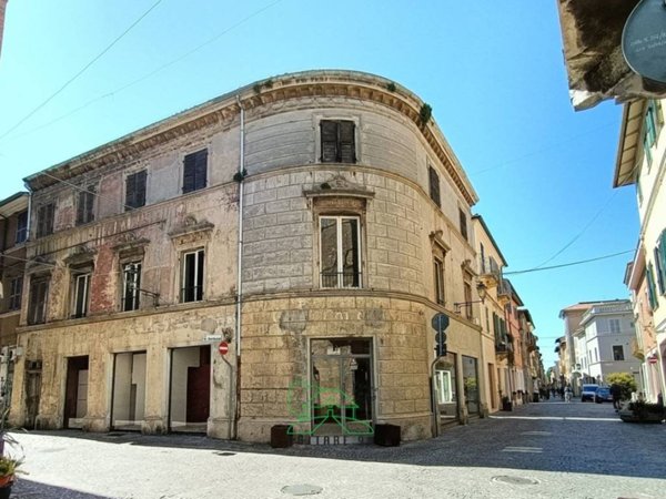 negozio in affitto a Fano