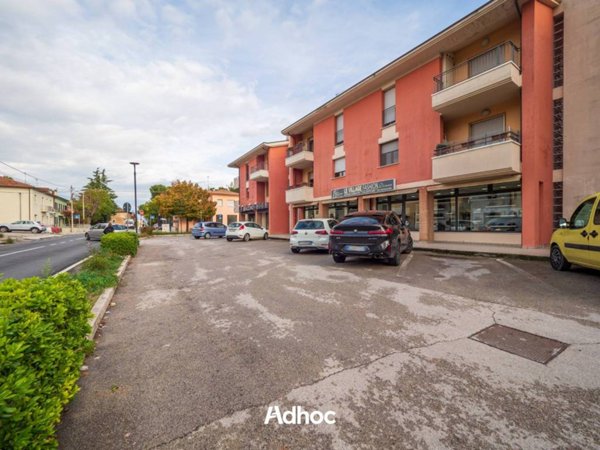 negozio in affitto a Fano in zona Cuccurano