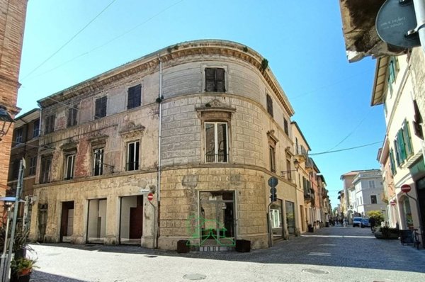 negozio in affitto a Fano