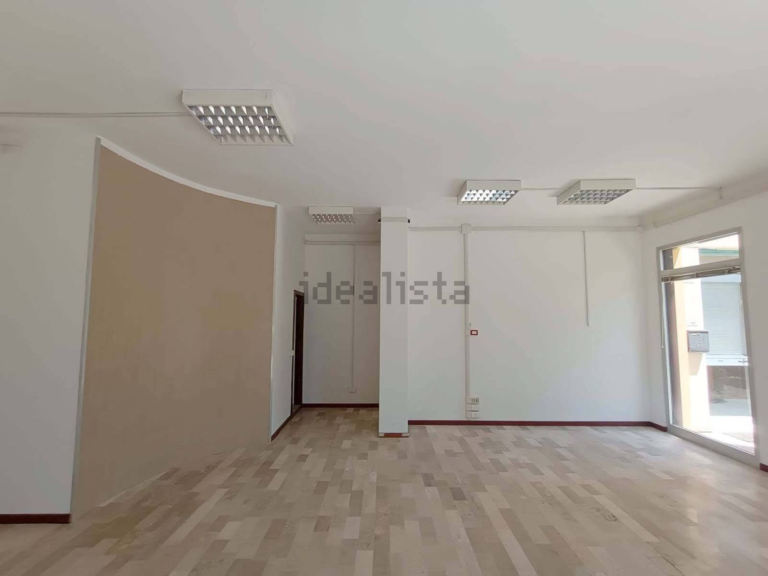 locale commerciale in affitto a Fano