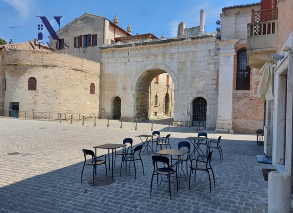 negozio in affitto a Fano