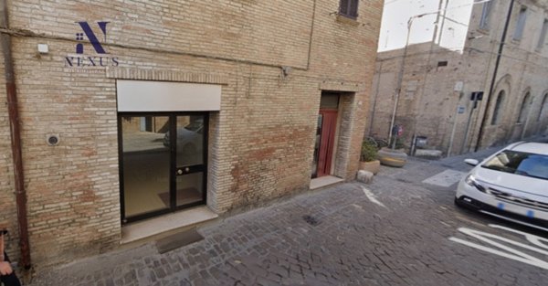 negozio in affitto a Fano