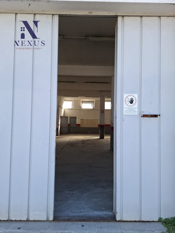locale commerciale in affitto a Fano