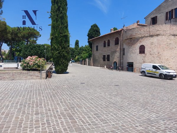 negozio in affitto a Fano