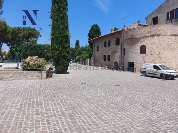 negozio in affitto a Fano
