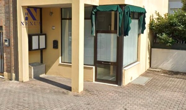 locale commerciale in affitto a Fano