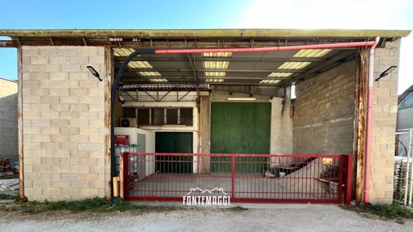 locale commerciale in affitto a Fano in zona Rosciano