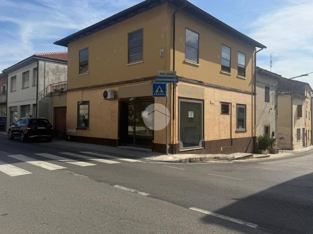 locale commerciale in affitto a Fano in zona Rosciano