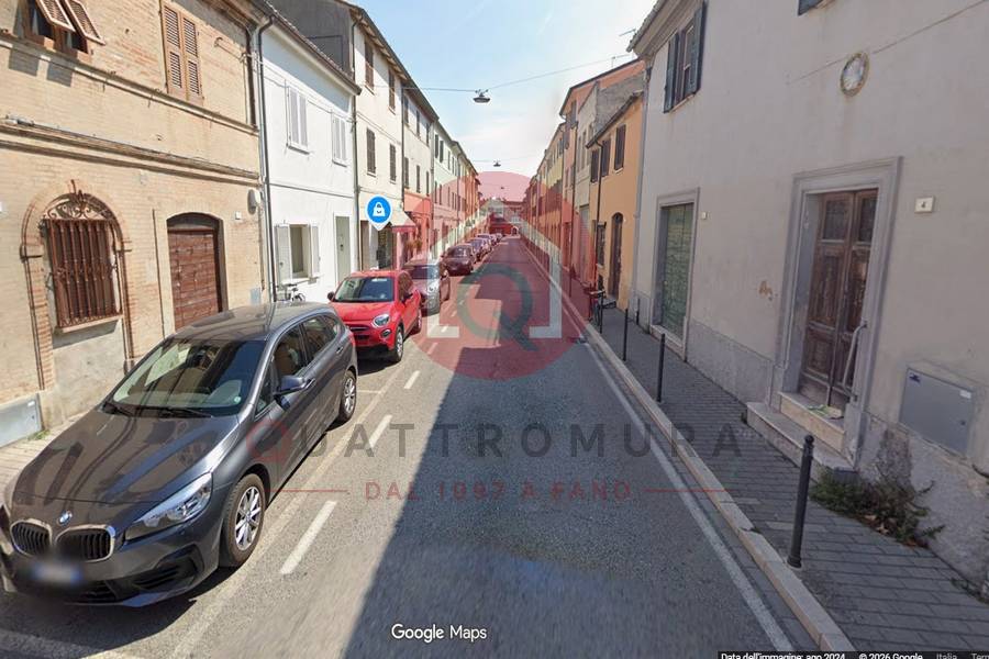 negozio in affitto a Fano