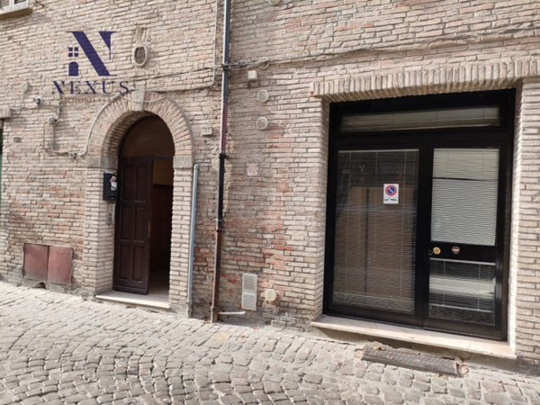 negozio in affitto a Fano