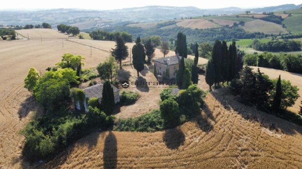 negozio in affitto a Fossombrone