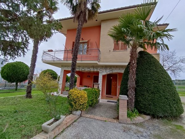 casa indipendente in affitto a Fossombrone