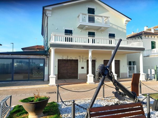 negozio in affitto a Mondolfo in zona Marotta