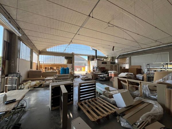 locale commerciale in affitto a Montelabbate