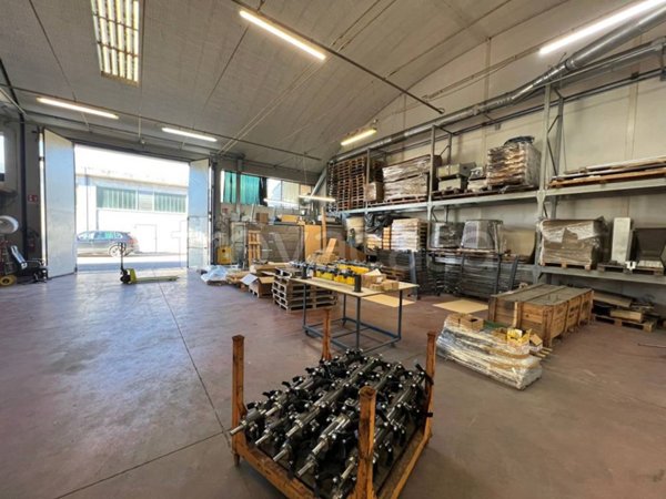 locale commerciale in affitto a Montelabbate