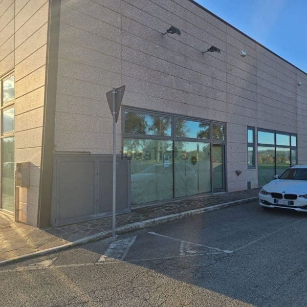 locale commerciale in affitto a Montelabbate in zona Apsella