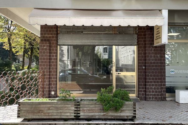 negozio in affitto a Pesaro in zona Centro Città