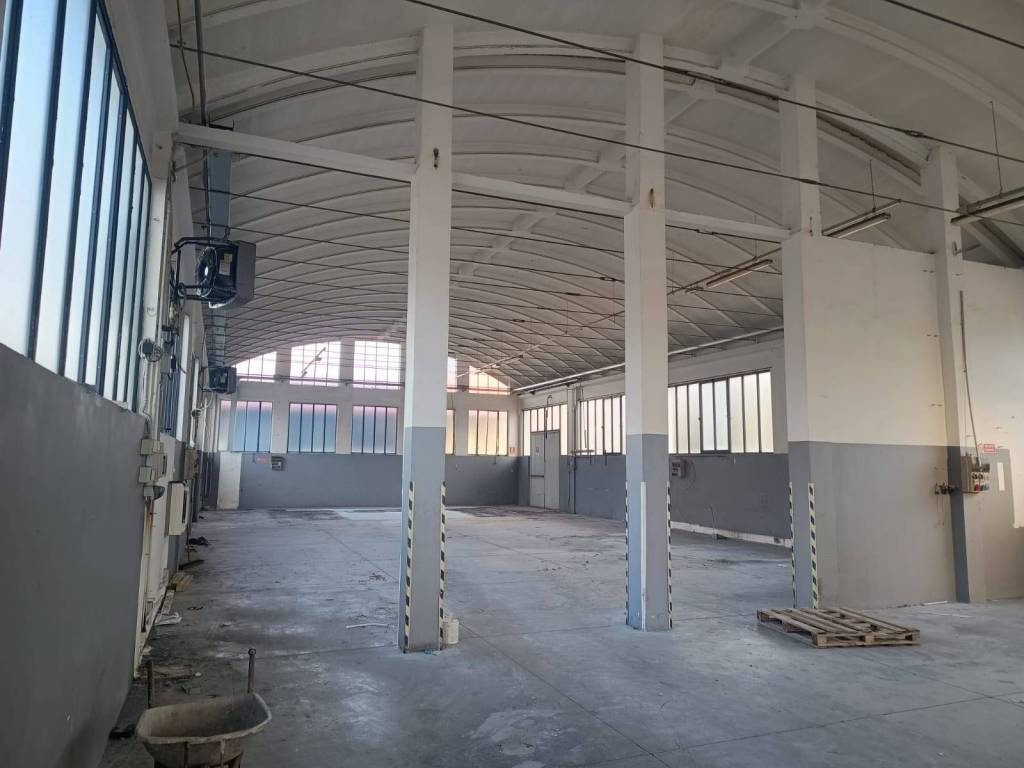 locale commerciale in affitto a Pesaro
