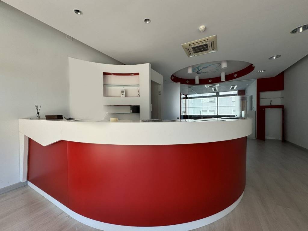 negozio in affitto a Pesaro in zona Porto