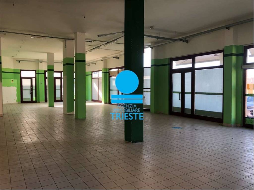 negozio in affitto a Pesaro in zona Muraglia