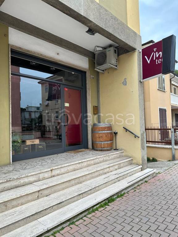 negozio in affitto a Pesaro in zona Pantano