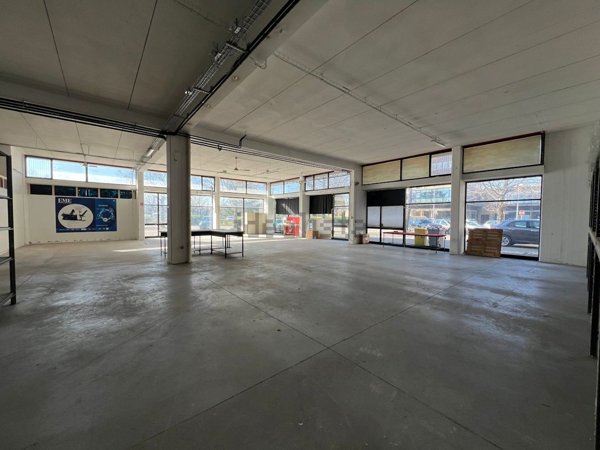 locale commerciale in affitto a Pesaro