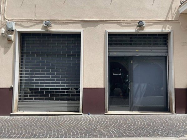 negozio in affitto a Pesaro in zona Centro Città