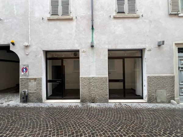 negozio in affitto a Pesaro in zona Centro Città