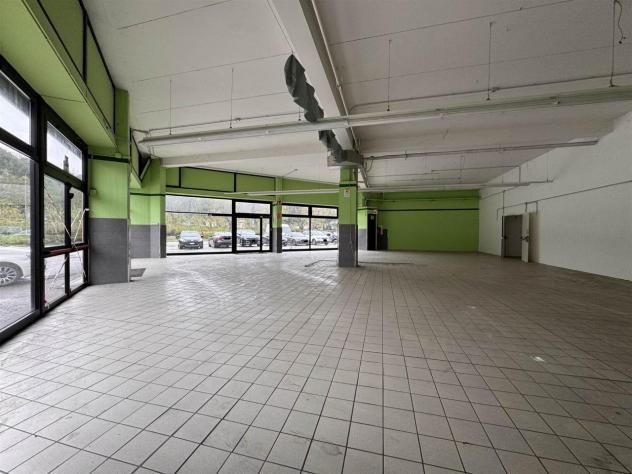 locale commerciale in affitto a Pesaro