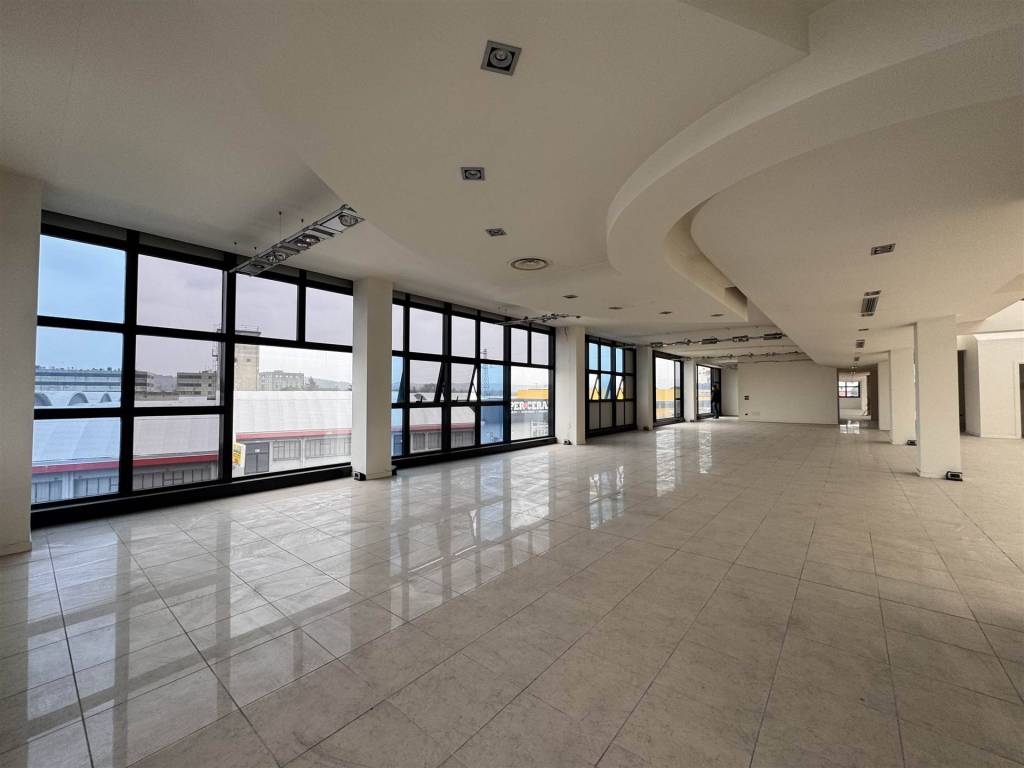 ufficio in affitto a Pesaro in zona Tre Ponti