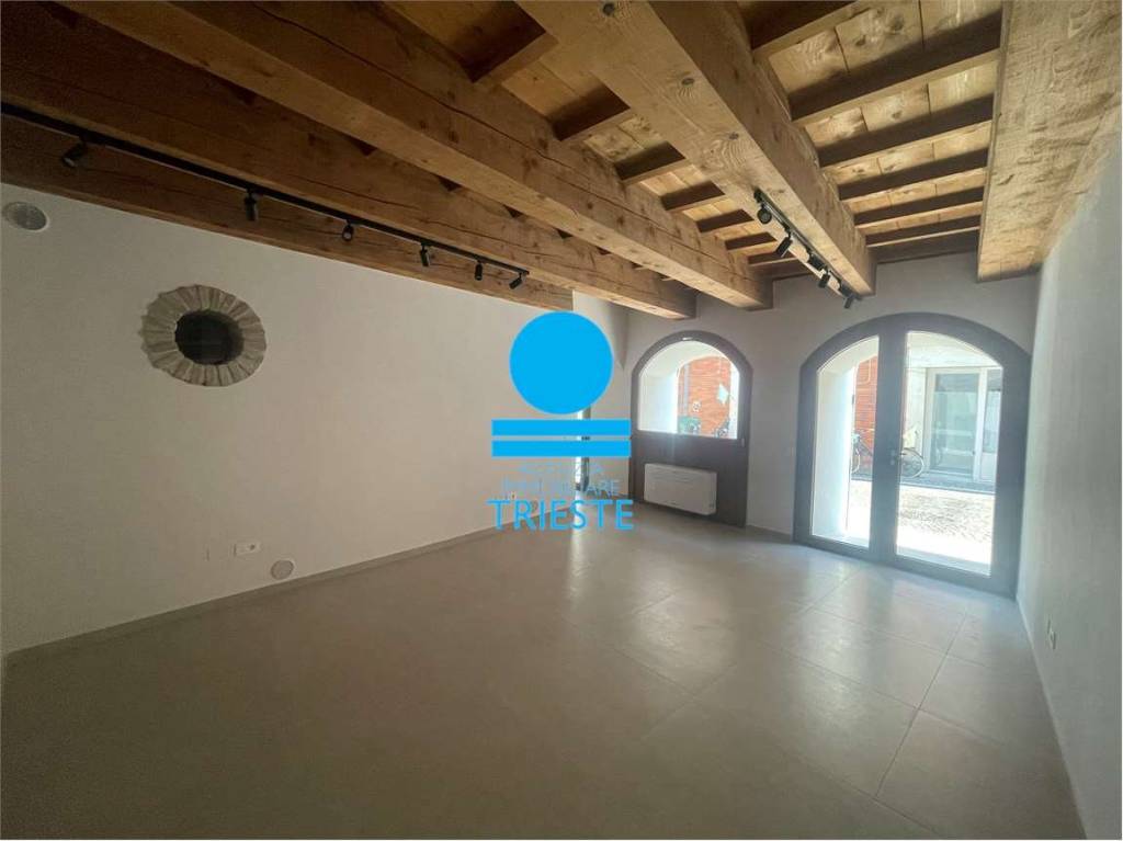 negozio in affitto a Pesaro in zona Centro Città