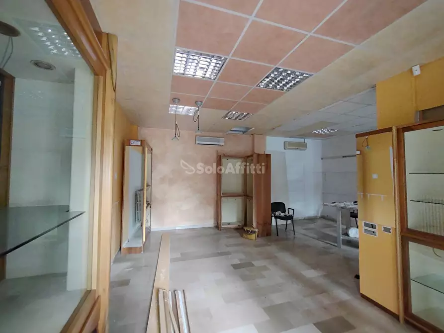 locale commerciale in affitto a Pesaro