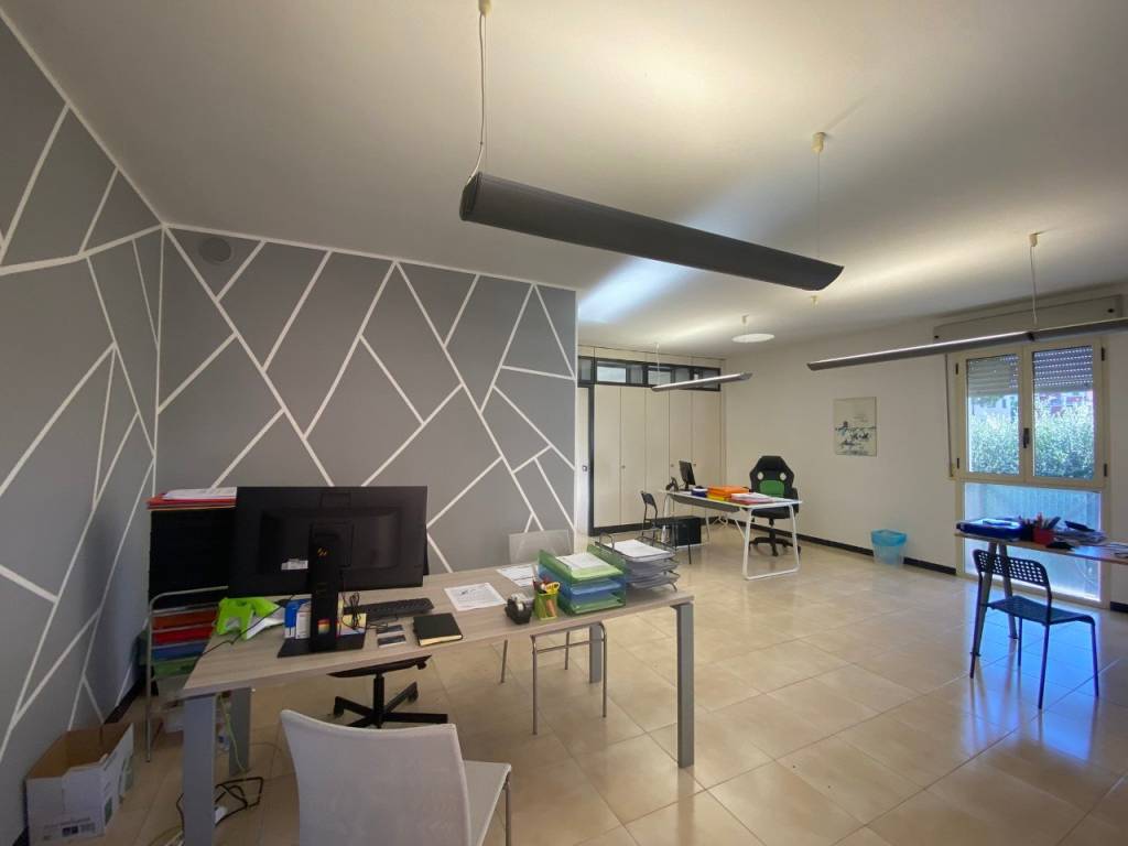 ufficio in affitto a Pesaro in zona Tre Ponti