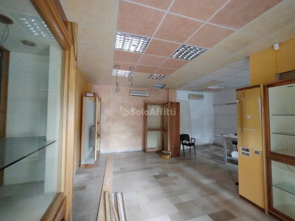 locale commerciale in affitto a Pesaro in zona Muraglia