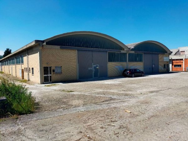 negozio in affitto a Pesaro in zona Villa Fastiggi