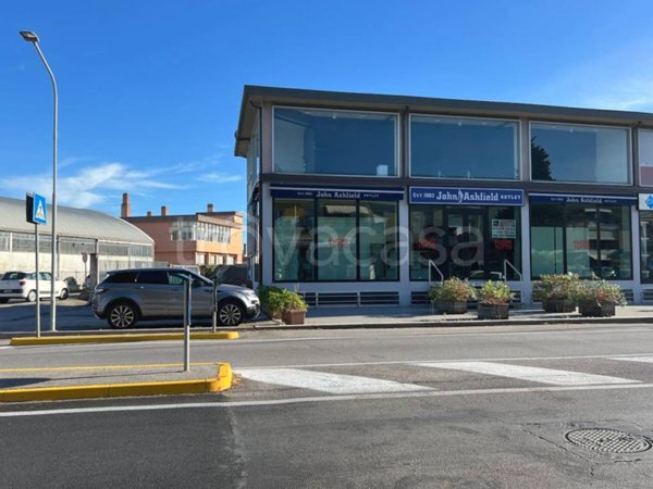 negozio in affitto a Pesaro