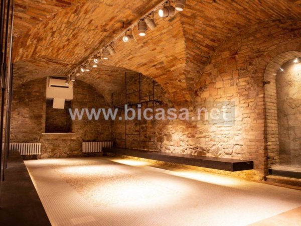 negozio in affitto a Pesaro in zona Centro Città