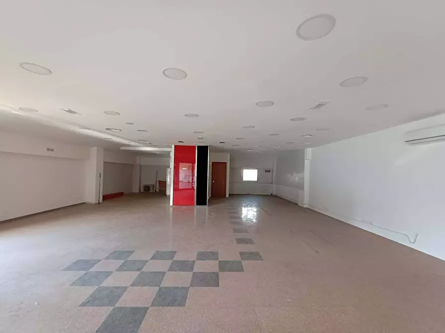 locale commerciale in affitto a Pesaro
