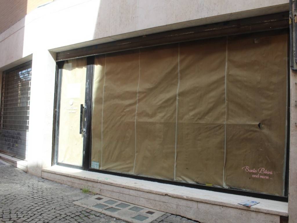 negozio in affitto a Pesaro