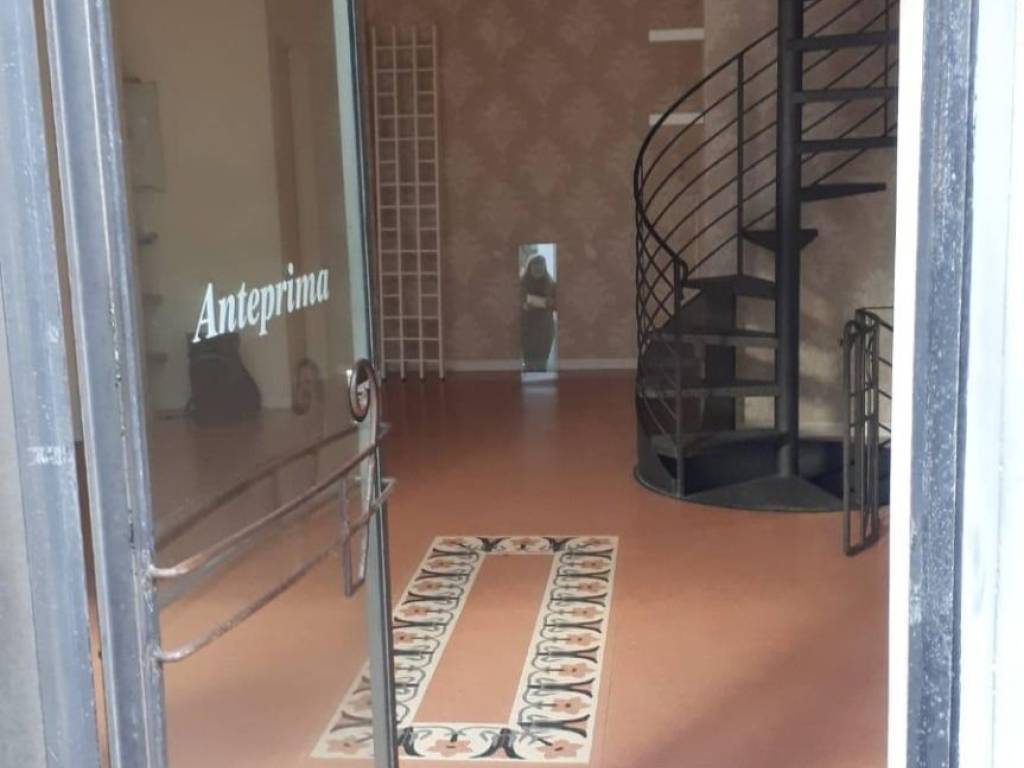 negozio in affitto a Pesaro in zona Centro Città