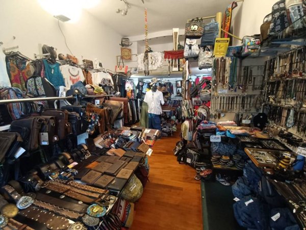 negozio in affitto a Pesaro in zona Centro Città