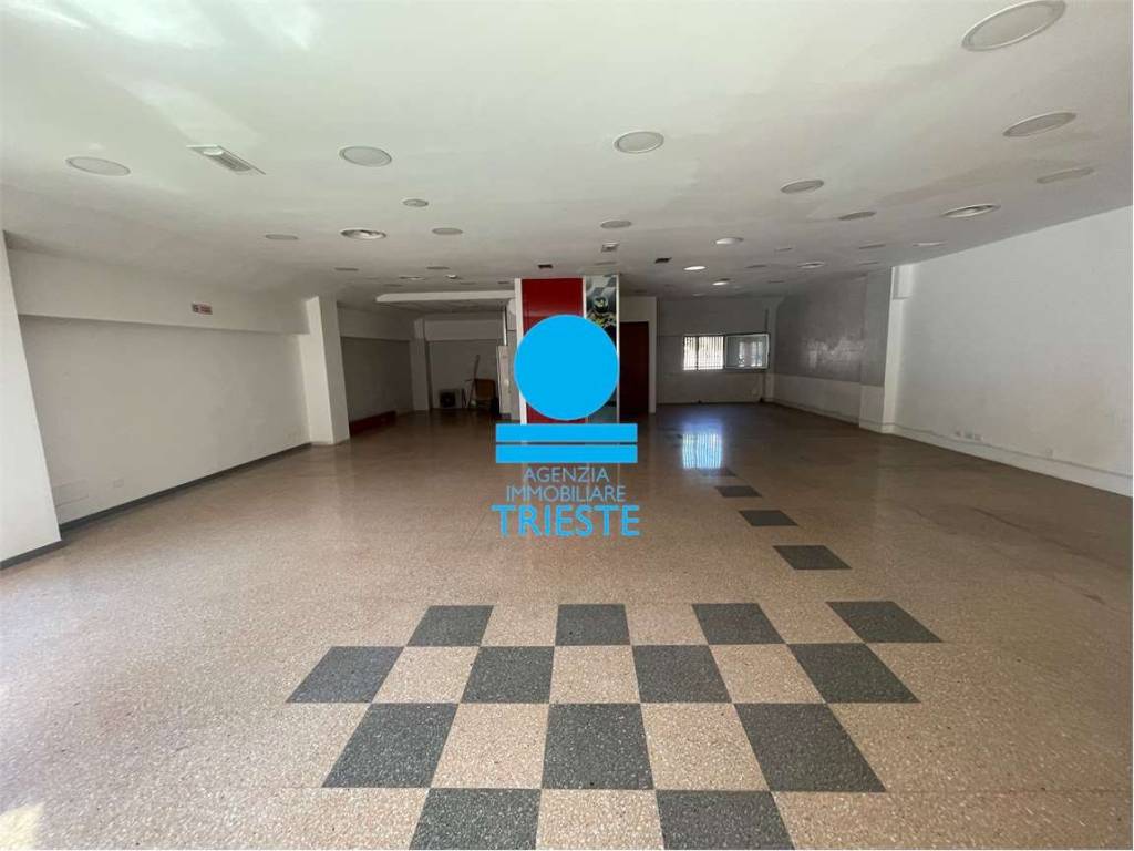 negozio in affitto a Pesaro in zona Santa Veneranda