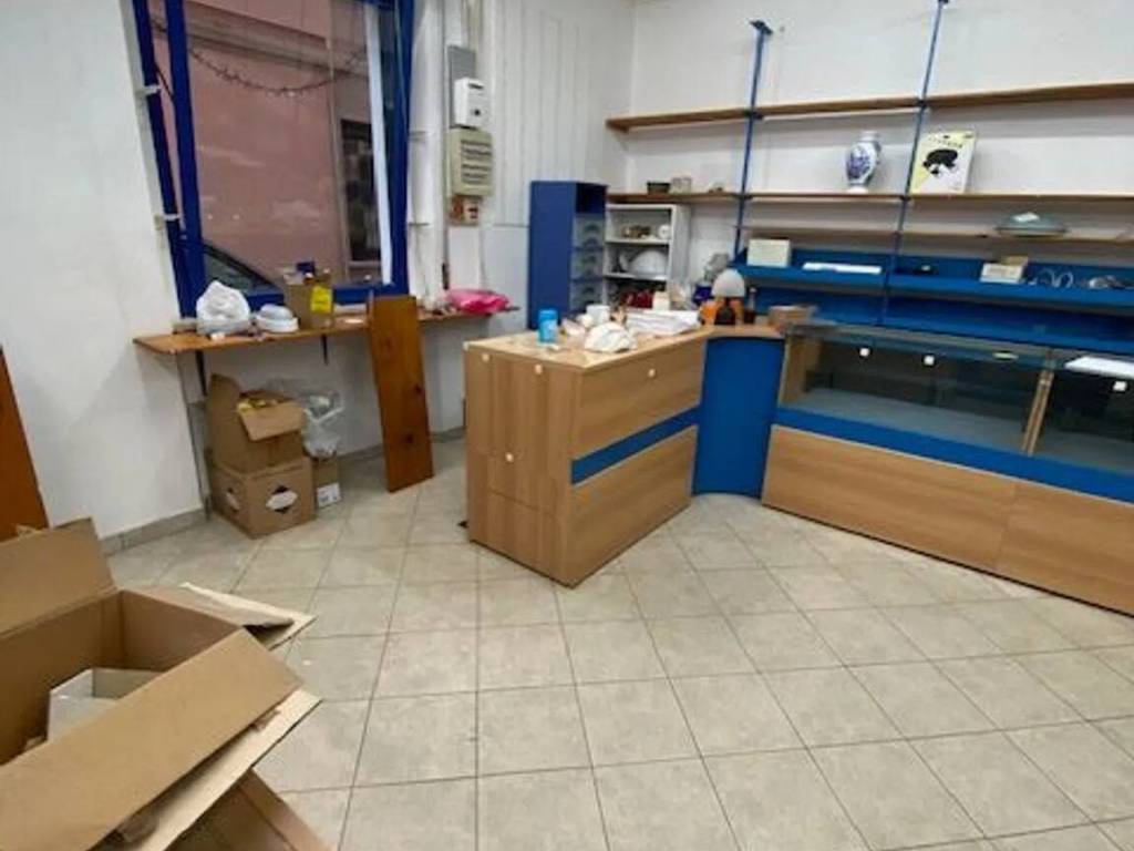 negozio in affitto a Pesaro in zona Centro Città