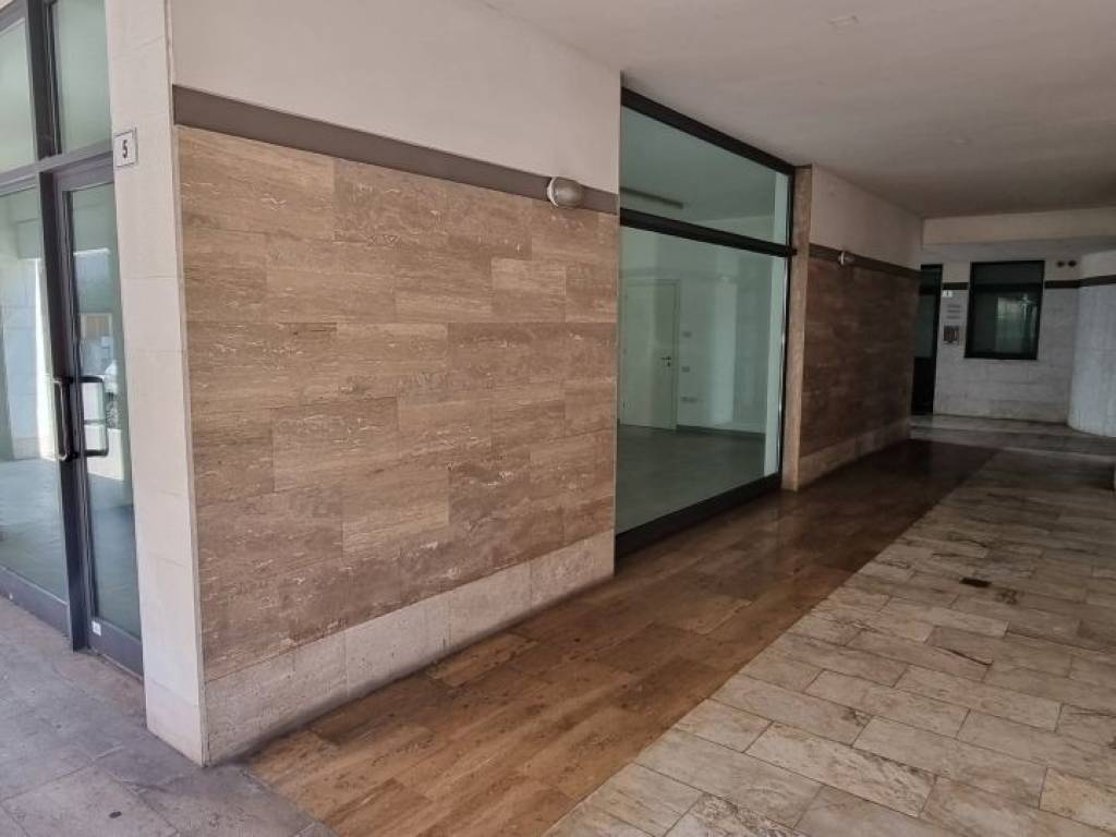 negozio in affitto a Pesaro in zona Pantano