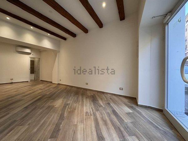 negozio in affitto a Pesaro in zona Centro Città