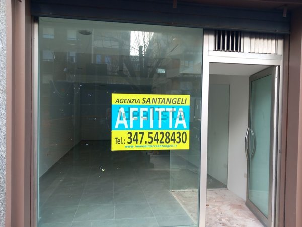 negozio in affitto a Pesaro in zona Mare