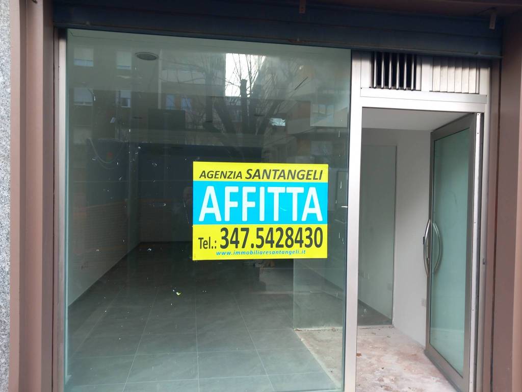 negozio in affitto a Pesaro in zona Mare